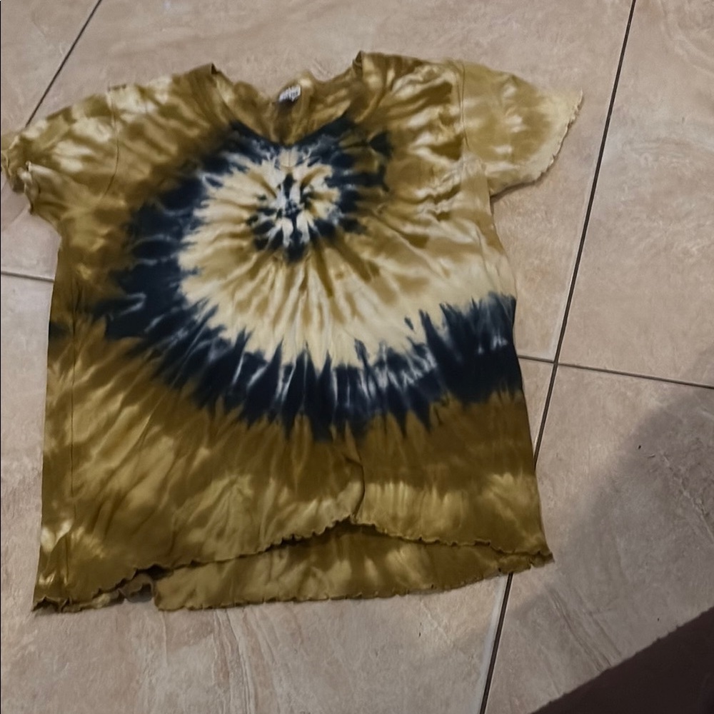 Brown and Black Short Sleeve Tee with Spiral Design
